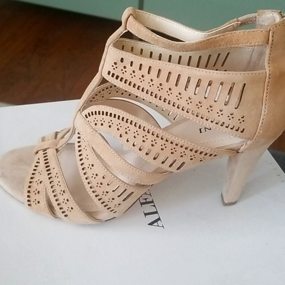 Alfani mid heel suede size 8 summer shoe